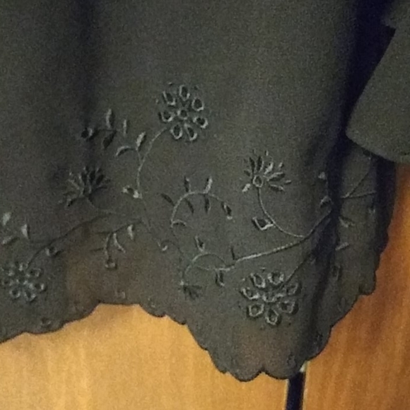 NWOT AKC BLACK EYELET EMBROIDERED TOP - Picture 3 of 8